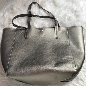 Brand-Less Silver Magnet Closure Tote